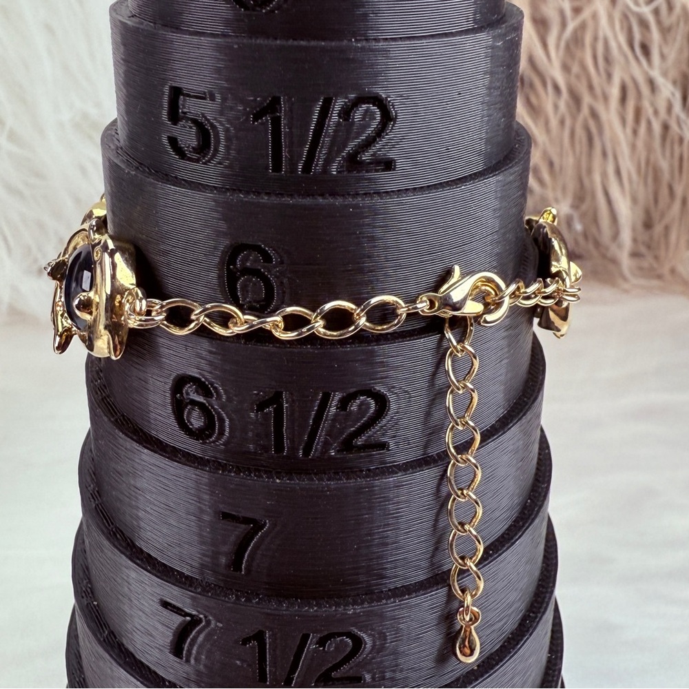 Pretty goldtone, dolphin, dancing costume bracelet - Picture 9 of 10